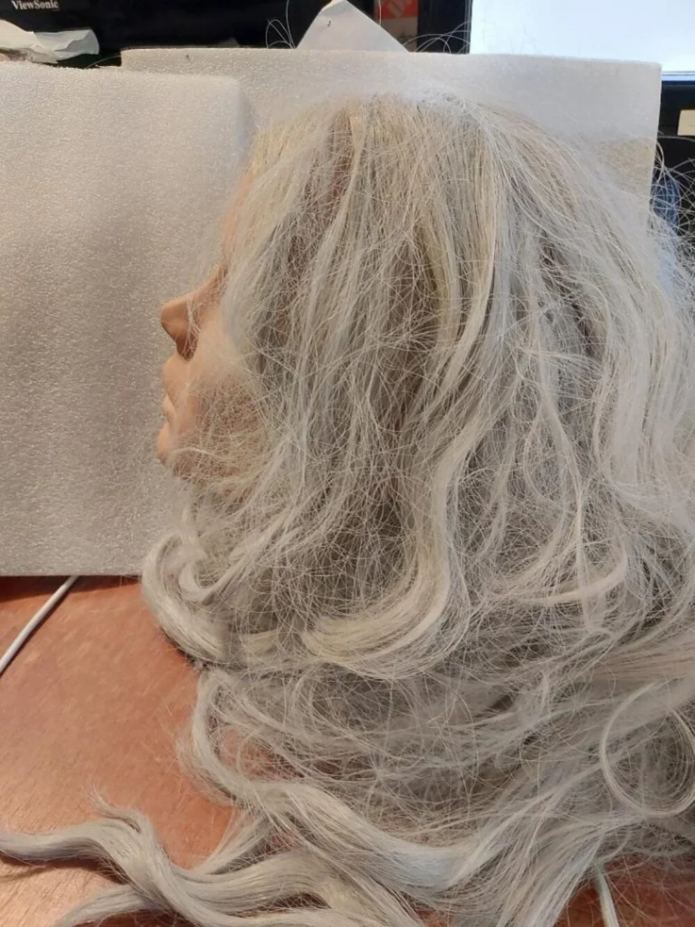 NEW ! Women Curly Wig Long 26 Inch White & Gray